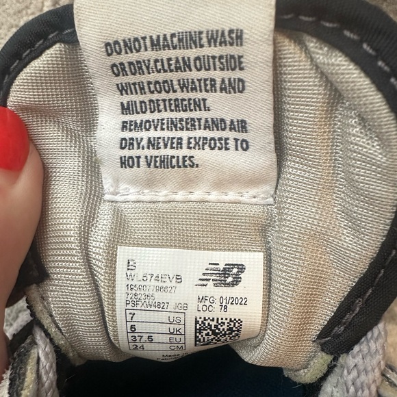 New Balance Black and White Classic 574 Sneakers Size 7 - Picture 11 of 11